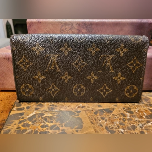Louis Vuitton Long Wallet - Picture 9 of 9